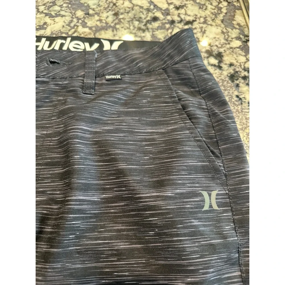 Hurley‎ Hybrid Walk Shorts in a Black Heather, size 28 Mens